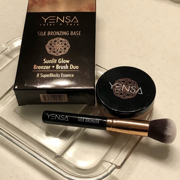 YENSA Other - NIB - Bronzer + Brush - Brand New from my Ipsy Bag 🖤